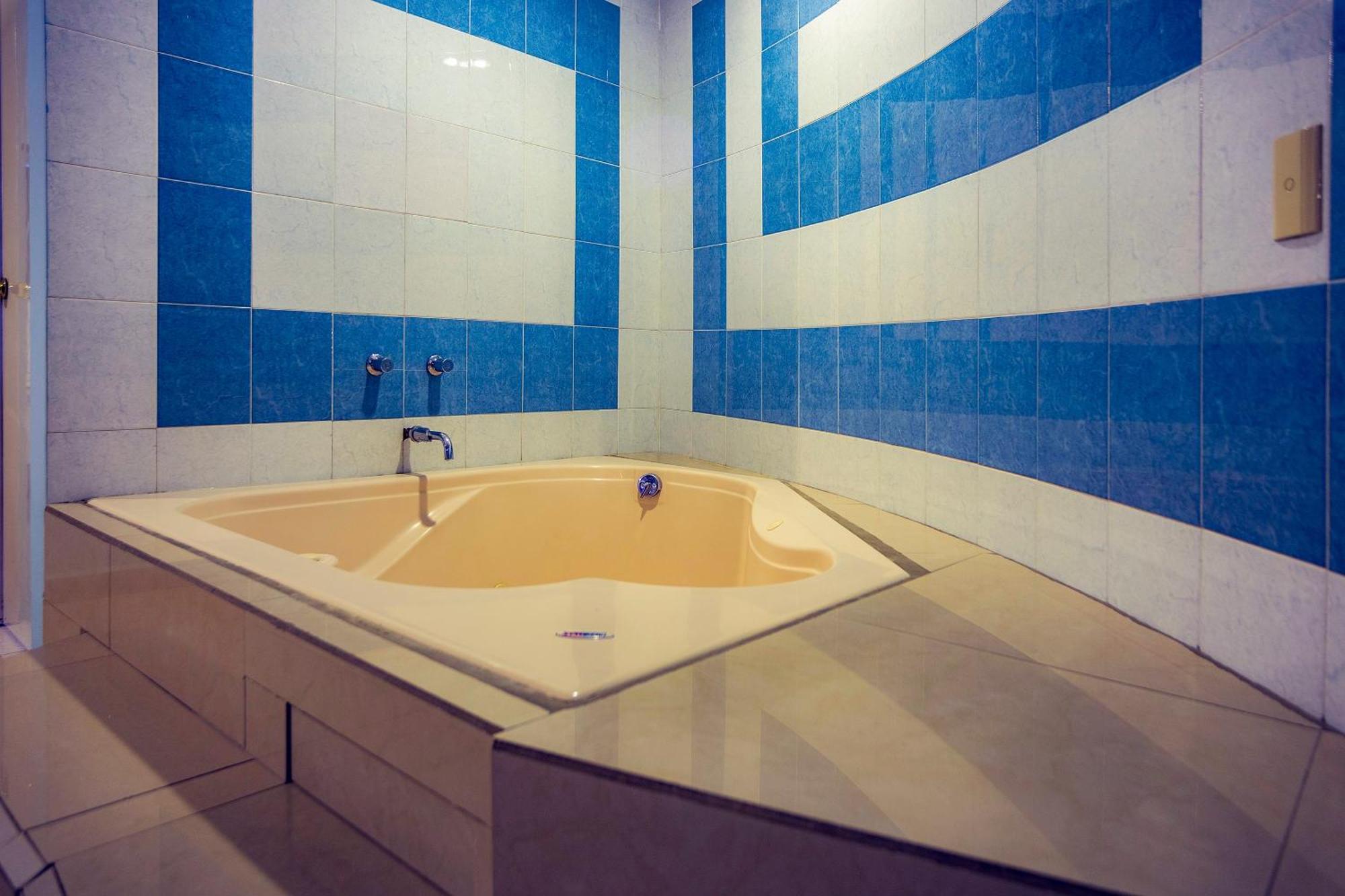 Capital O Hotel Diro, Монтеррей Экстерьер фото