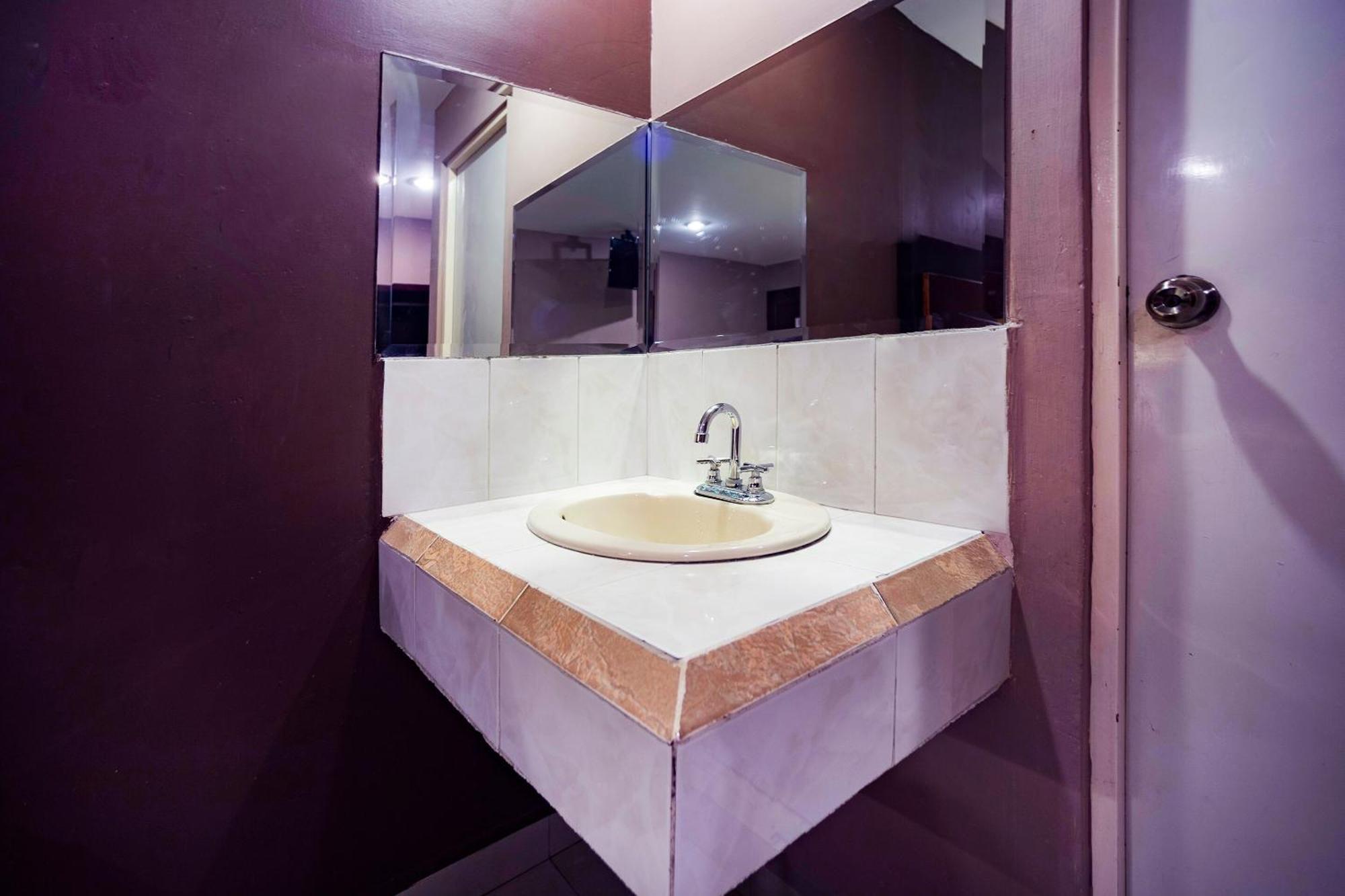 Capital O Hotel Diro, Монтеррей Экстерьер фото